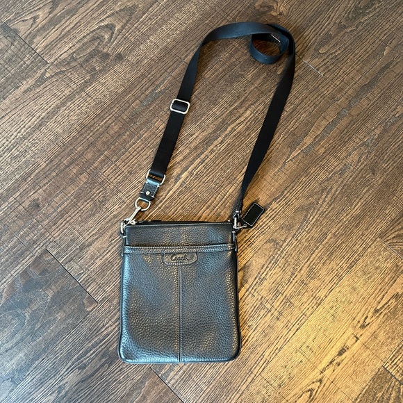 Coach Handbags - Leather Coach Crossbody Purse